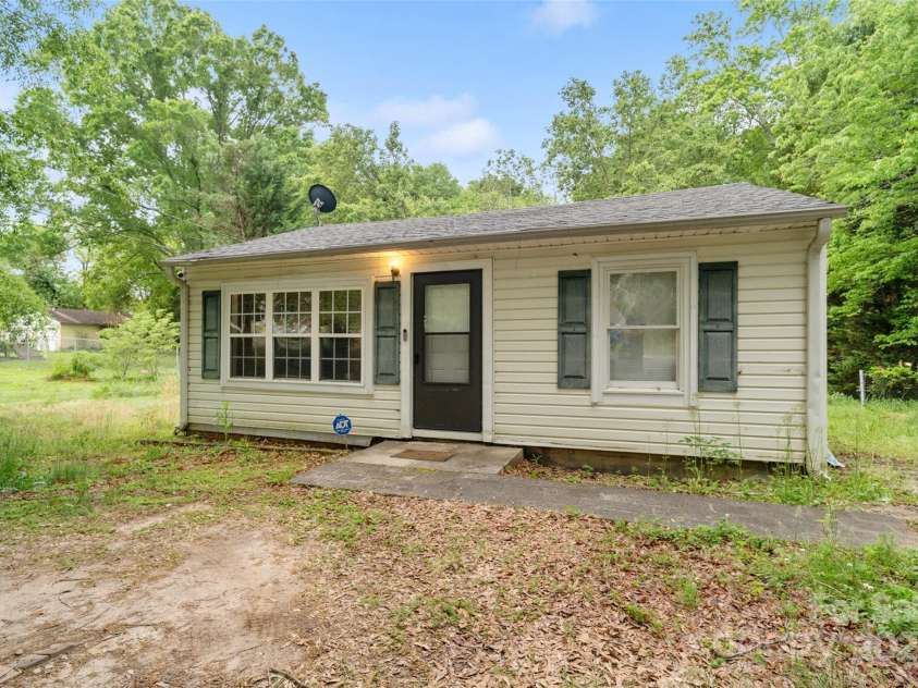 133 Proctor Street, Gastonia, NC 28052.  MLS# CAR4230574, YatesRealty ID 15170. 