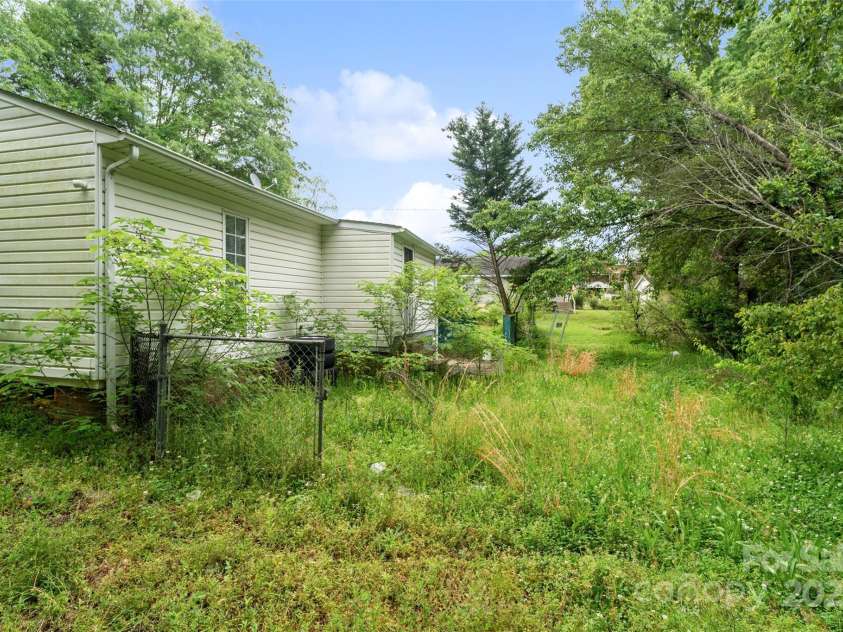 133 Proctor Street, Gastonia, NC 28052.  MLS# CAR4230574, YatesRealty ID 15170. 