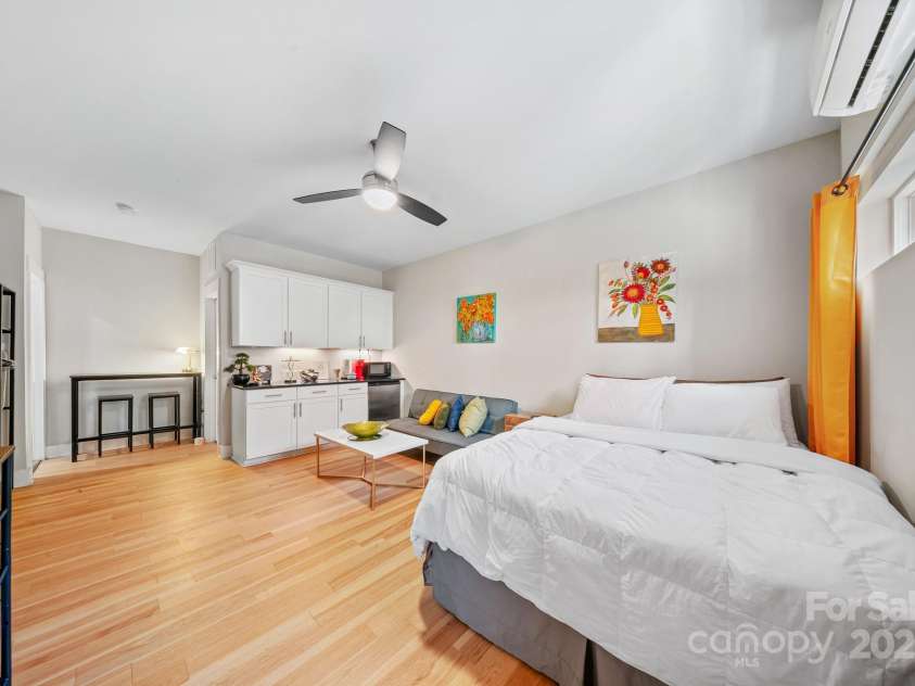 1115 Greenleaf Avenue, Charlotte, NC 28202.  MLS# CAR4248840, YatesRealty ID 15173. Main Floor Studio/Suite