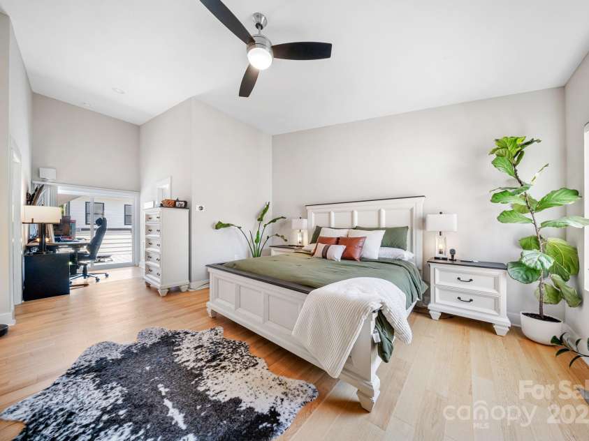 1115 Greenleaf Avenue, Charlotte, NC 28202.  MLS# CAR4248840, YatesRealty ID 15173. Third Flood Primary Bedroom Suite