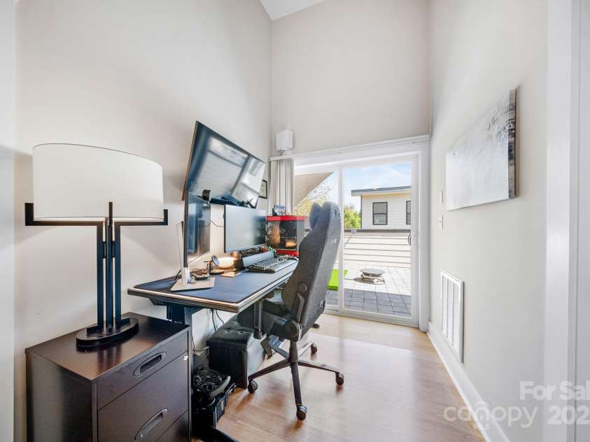 1115 Greenleaf Avenue, Charlotte, NC 28202.  MLS# CAR4248840, YatesRealty ID 15173. Third Floor Office Creative Area