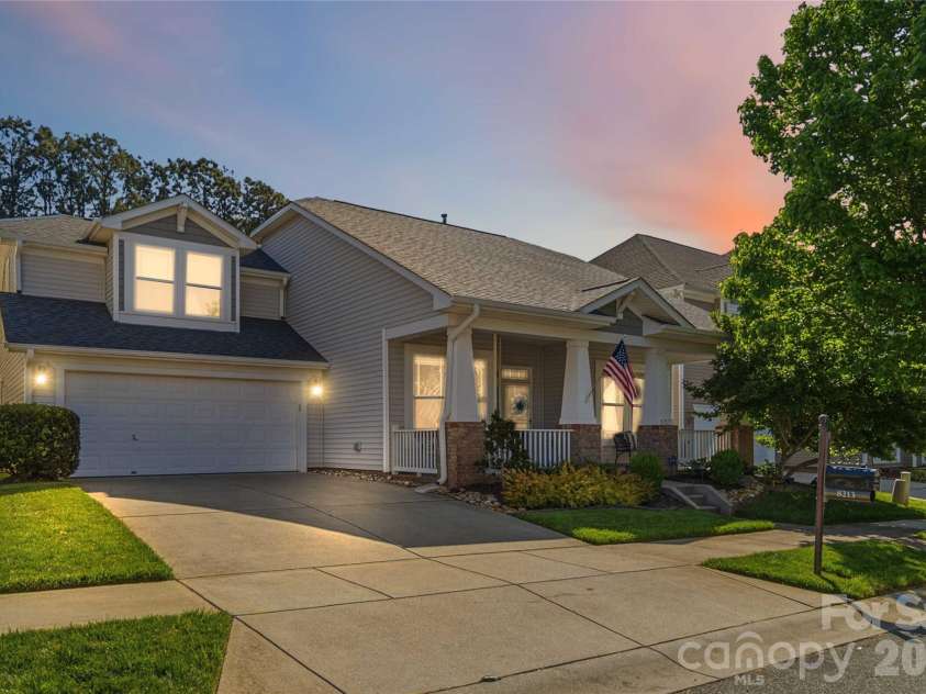 8213 Cottsbrooke Drive, Huntersville, NC 28078.  MLS# CAR4372828, YatesRealty ID 15173. 