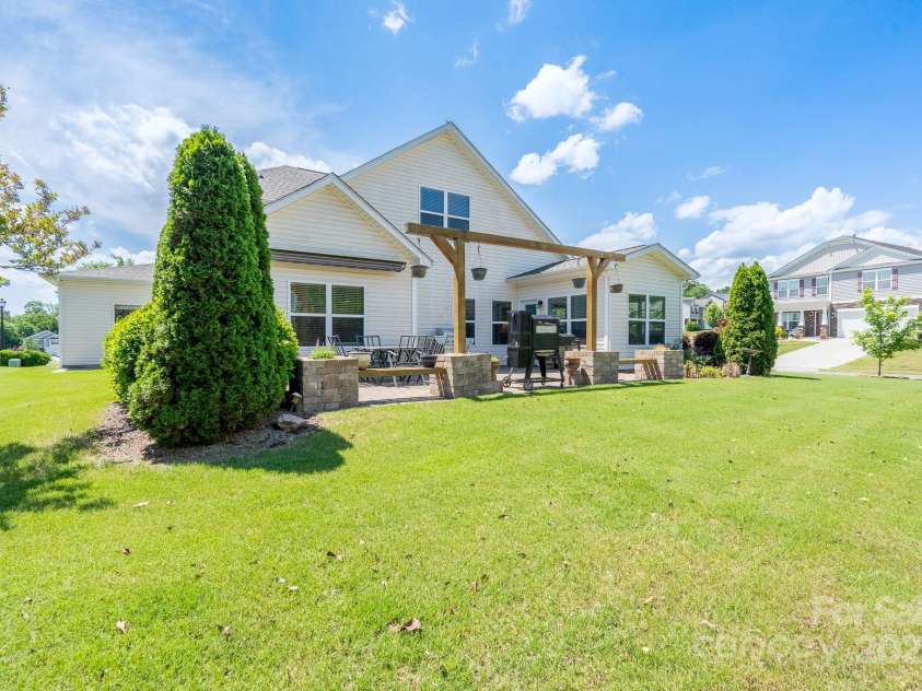 4321 Tucker Chase Drive, Midland, NC 28107.  MLS# CAR4254722, YatesRealty ID 15174. 