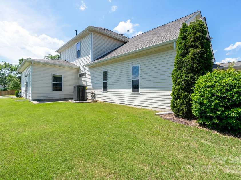 4321 Tucker Chase Drive, Midland, NC 28107.  MLS# CAR4254722, YatesRealty ID 15174. 