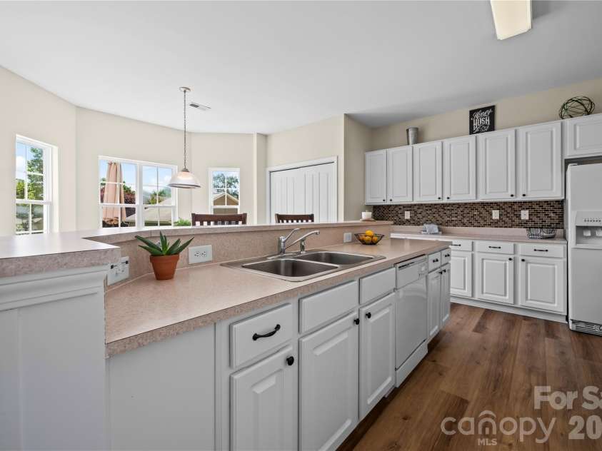 9224 Ducati Lane, Cornelius, NC 28031.  MLS# CAR4369208, YatesRealty ID 15174. 