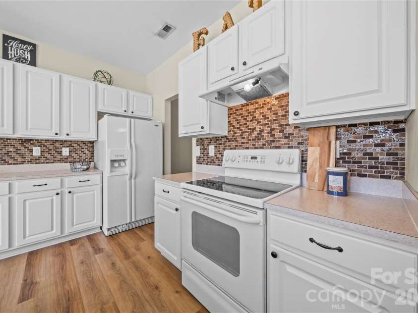 9224 Ducati Lane, Cornelius, NC 28031.  MLS# CAR4369208, YatesRealty ID 15174. 