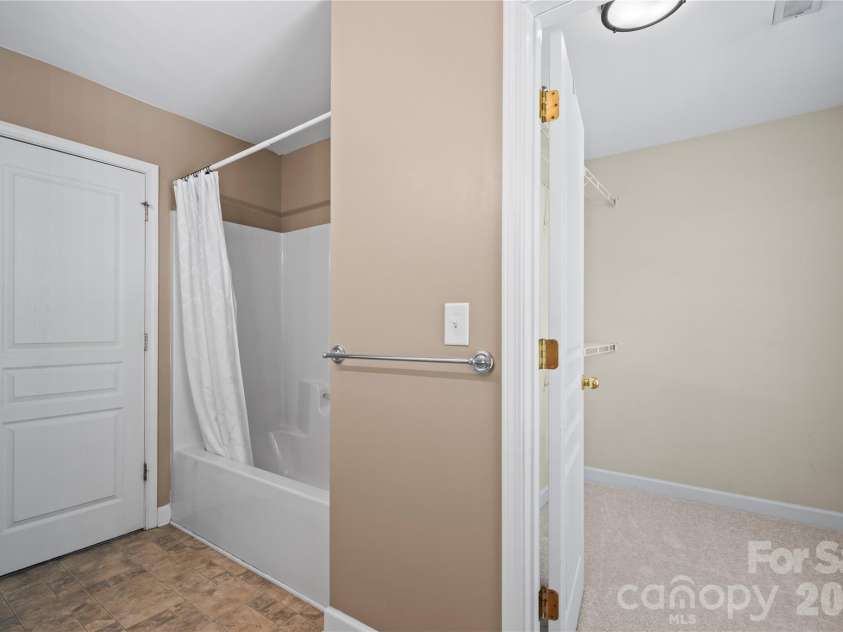 9224 Ducati Lane, Cornelius, NC 28031.  MLS# CAR4369208, YatesRealty ID 15174. 