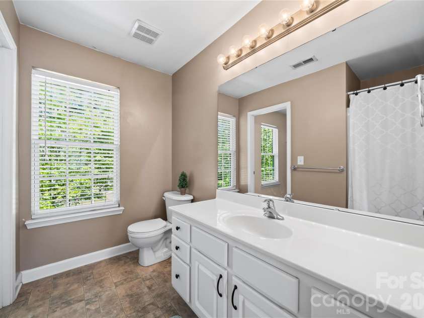 9224 Ducati Lane, Cornelius, NC 28031.  MLS# CAR4369208, YatesRealty ID 15174. Primary ensuite