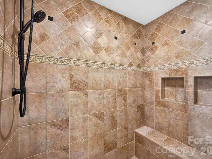 80 Valley View Drive, Marion, NC 28752.  MLS# CAR4365654, YatesRealty ID 15175. 5 piece primary on-suite.