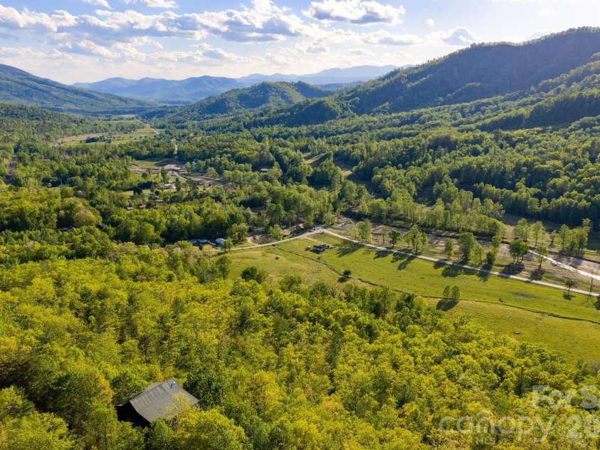 80 Valley View Drive, Marion, NC 28752.  MLS# CAR4365654, YatesRealty ID 15175. 
