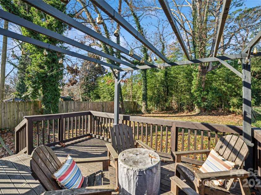 415 Willow Street, Gastonia, NC 28054.  MLS# CAR4204556, YatesRealty ID 15176. 