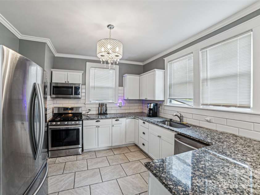 415 Willow Street, Gastonia, NC 28054.  MLS# CAR4204556, YatesRealty ID 15176. Spacious Kitchen