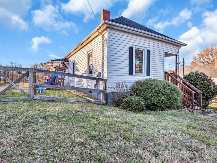 654 Main Street, Concord, NC 28027.  MLS# CAR4351030, YatesRealty ID 15176. 