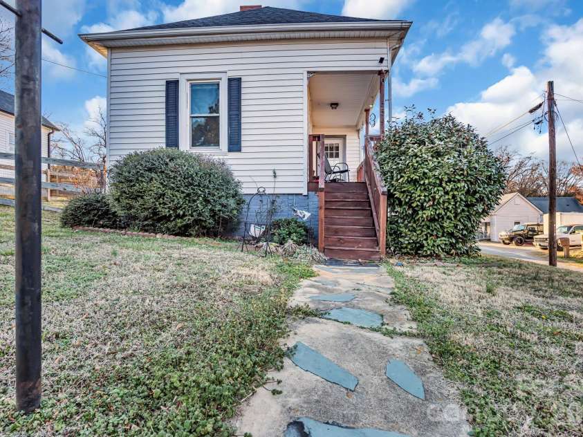 654 Main Street, Concord, NC 28027.  MLS# CAR4351030, YatesRealty ID 15176. 