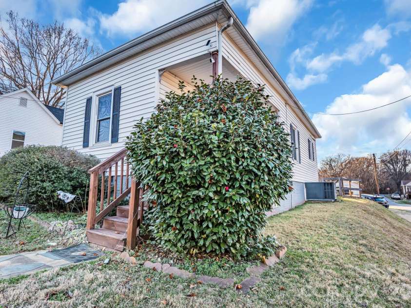 654 Main Street, Concord, NC 28027.  MLS# CAR4351030, YatesRealty ID 15176. 