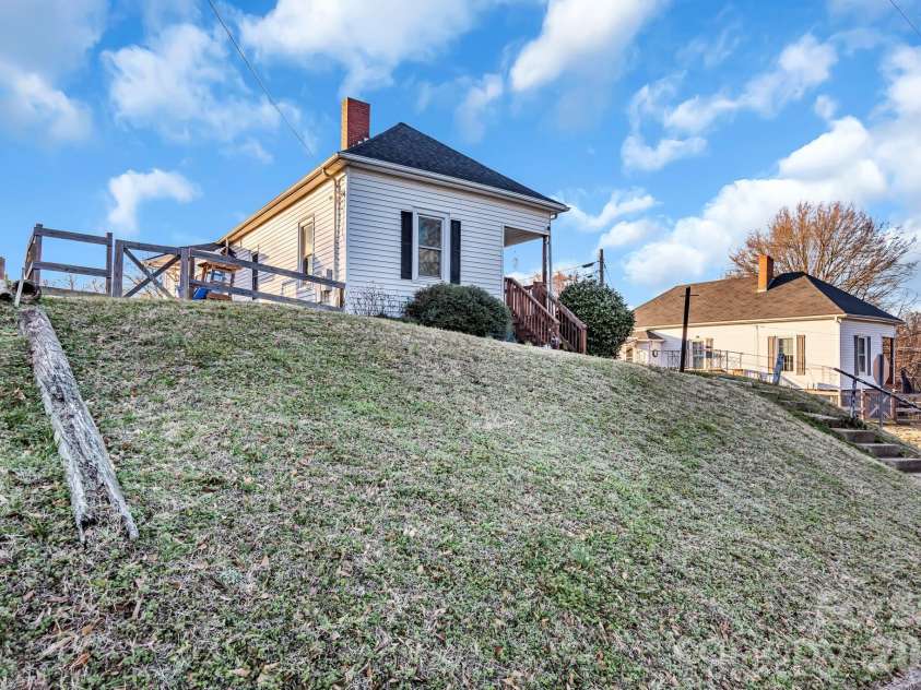 654 Main Street, Concord, NC 28027.  MLS# CAR4351030, YatesRealty ID 15176. 
