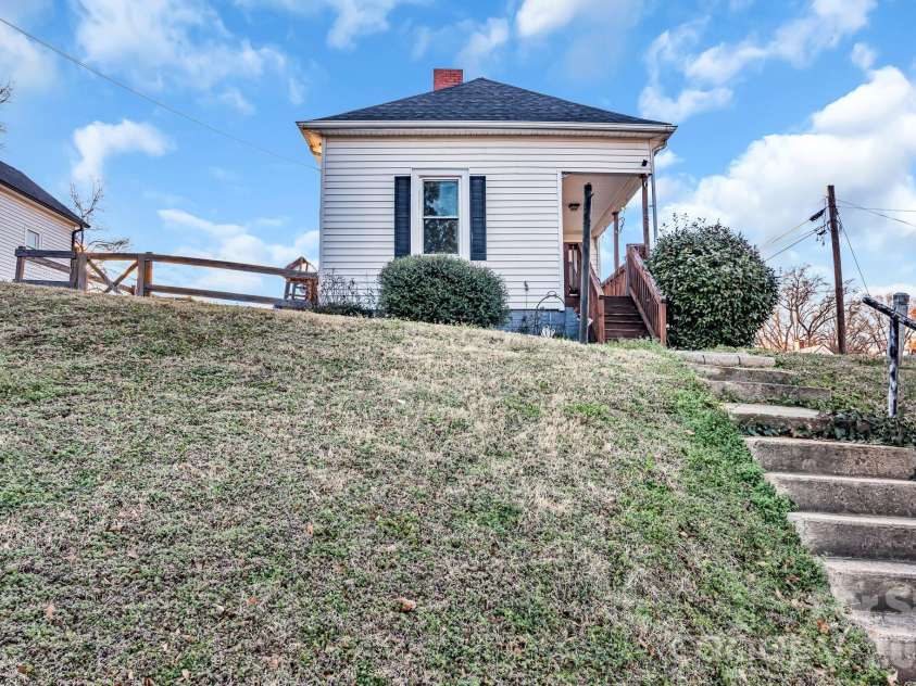 654 Main Street, Concord, NC 28027.  MLS# CAR4351030, YatesRealty ID 15176. 