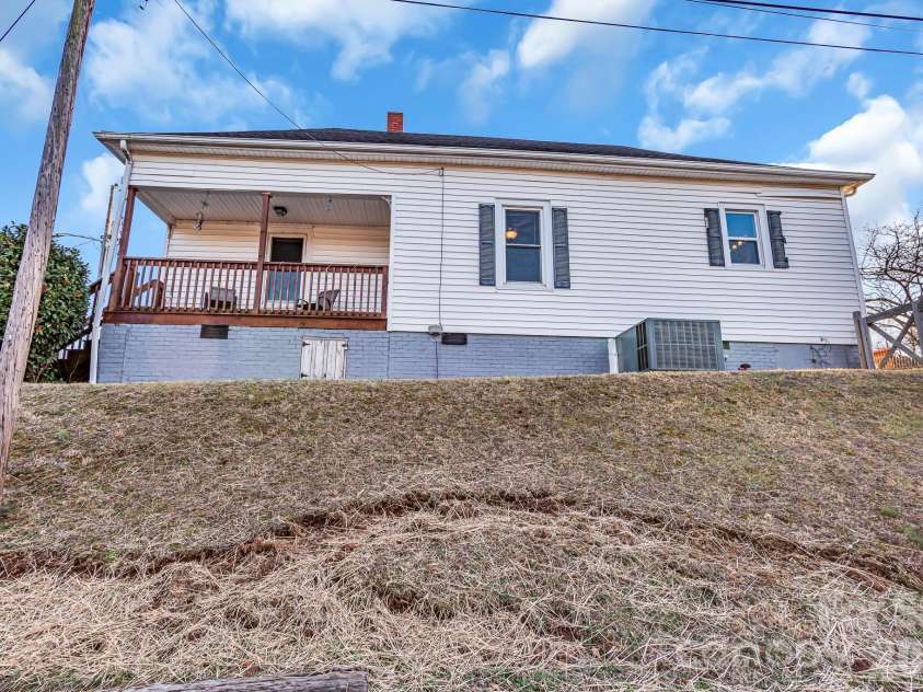 654 Main Street, Concord, NC 28027.  MLS# CAR4351030, YatesRealty ID 15176. 