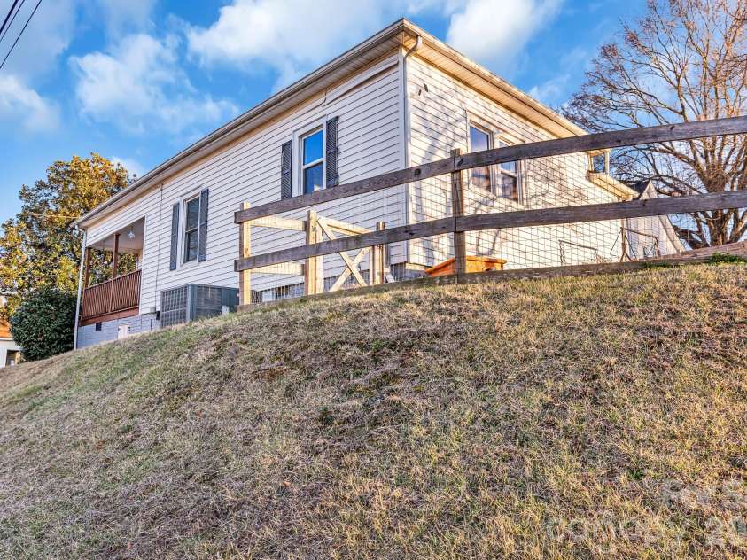 654 Main Street, Concord, NC 28027.  MLS# CAR4351030, YatesRealty ID 15176. 