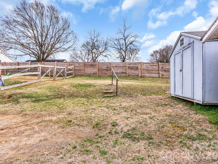 654 Main Street, Concord, NC 28027.  MLS# CAR4351030, YatesRealty ID 15176. 