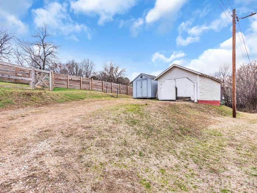 654 Main Street, Concord, NC 28027.  MLS# CAR4351030, YatesRealty ID 15176. 