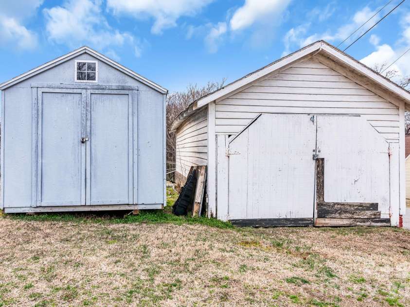 654 Main Street, Concord, NC 28027.  MLS# CAR4351030, YatesRealty ID 15176. 