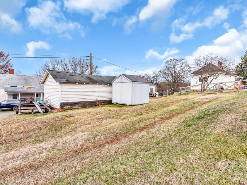 654 Main Street, Concord, NC 28027.  MLS# CAR4351030, YatesRealty ID 15176. 