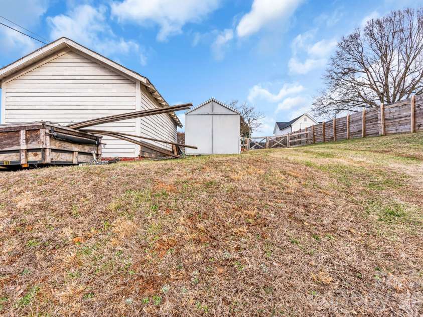654 Main Street, Concord, NC 28027.  MLS# CAR4351030, YatesRealty ID 15176. 