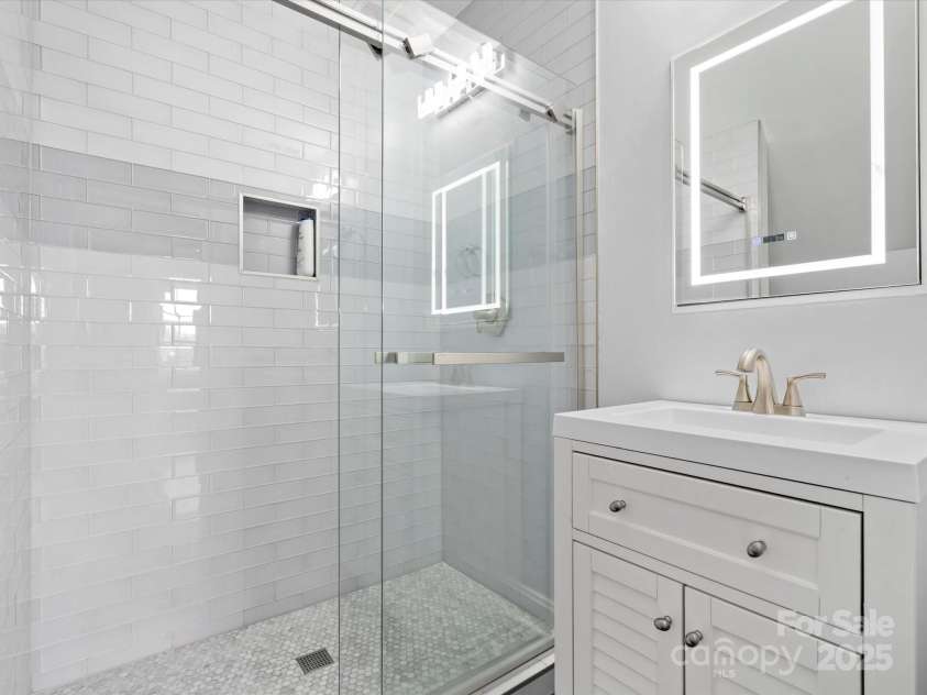 2100 Bluebonnet Lane, Matthews, NC 28104.  MLS# CAR4229213, YatesRealty ID 15179. Bath 4 up