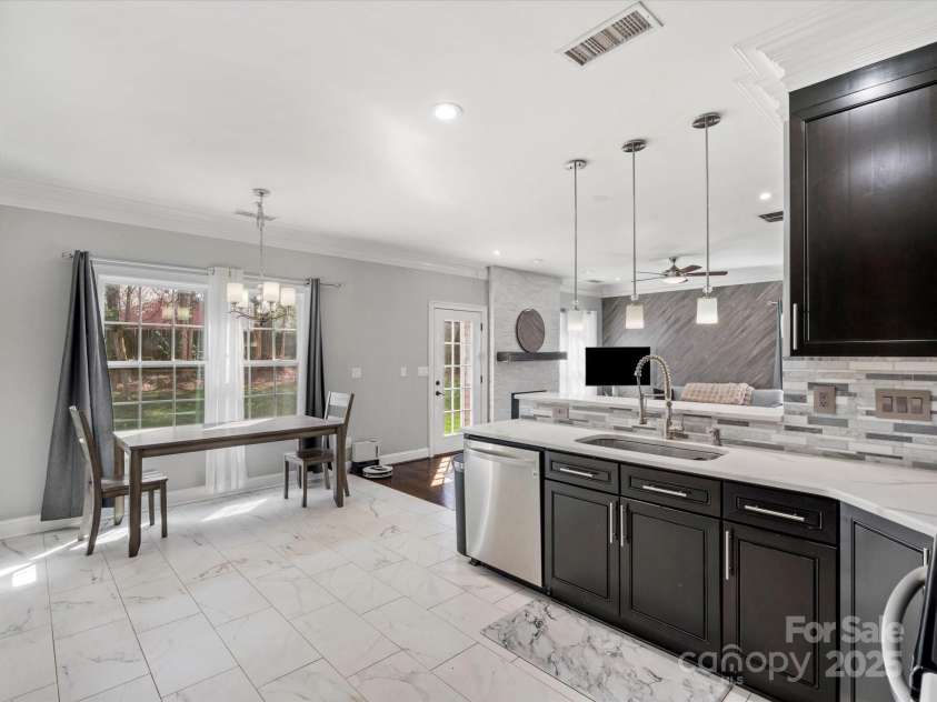 2100 Bluebonnet Lane, Matthews, NC 28104.  MLS# CAR4229213, YatesRealty ID 15179. Dining area