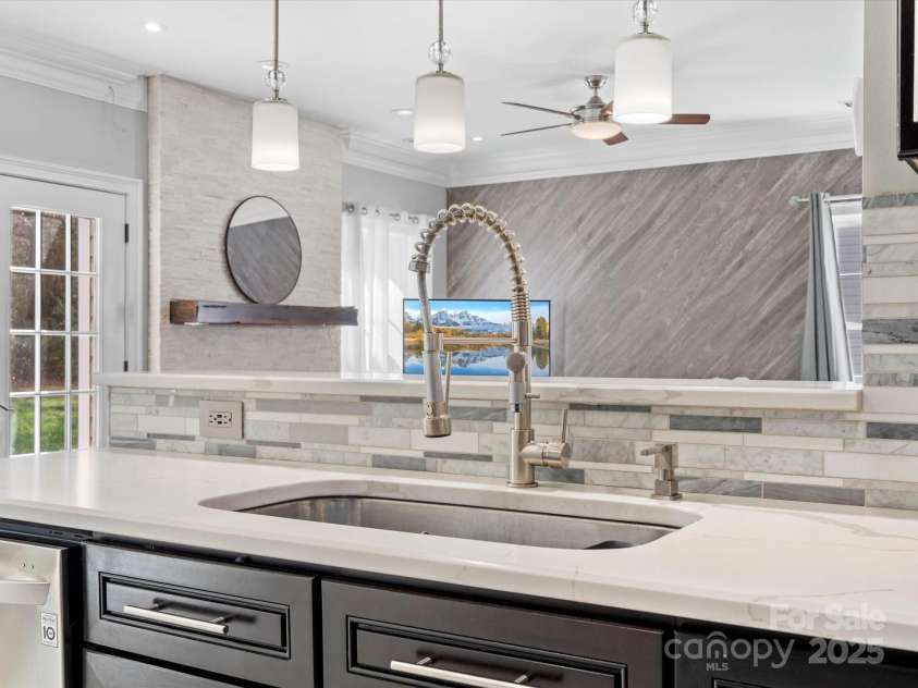 2100 Bluebonnet Lane, Matthews, NC 28104.  MLS# CAR4229213, YatesRealty ID 15179. Kitchen - open concept