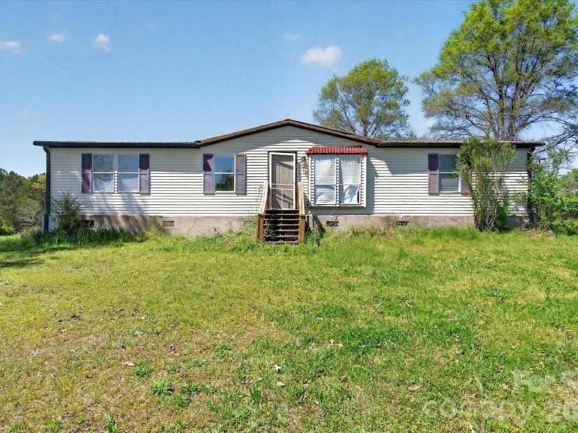 2976 / 2980 Propst Road, Clover, SC 29710.  MLS# CAR4361398, YatesRealty ID 15179. 
