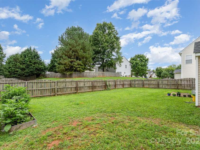 2823 Oakdale Pasture Drive, Charlotte, NC 28216.  MLS# CAR4303288, YatesRealty ID 1518. 