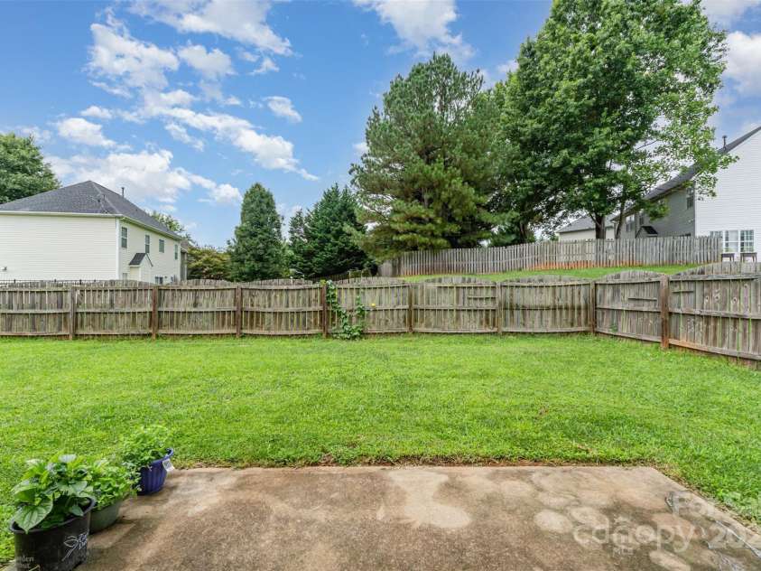 2823 Oakdale Pasture Drive, Charlotte, NC 28216.  MLS# CAR4303288, YatesRealty ID 1518. 