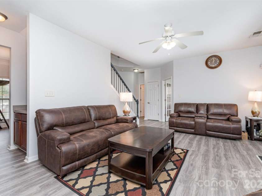 2823 Oakdale Pasture Drive, Charlotte, NC 28216.  MLS# CAR4303288, YatesRealty ID 1518. 