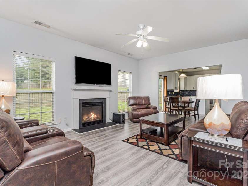 2823 Oakdale Pasture Drive, Charlotte, NC 28216.  MLS# CAR4303288, YatesRealty ID 1518. 