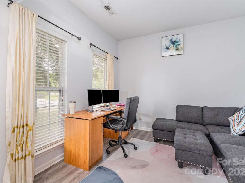 2823 Oakdale Pasture Drive, Charlotte, NC 28216.  MLS# CAR4303288, YatesRealty ID 1518. 