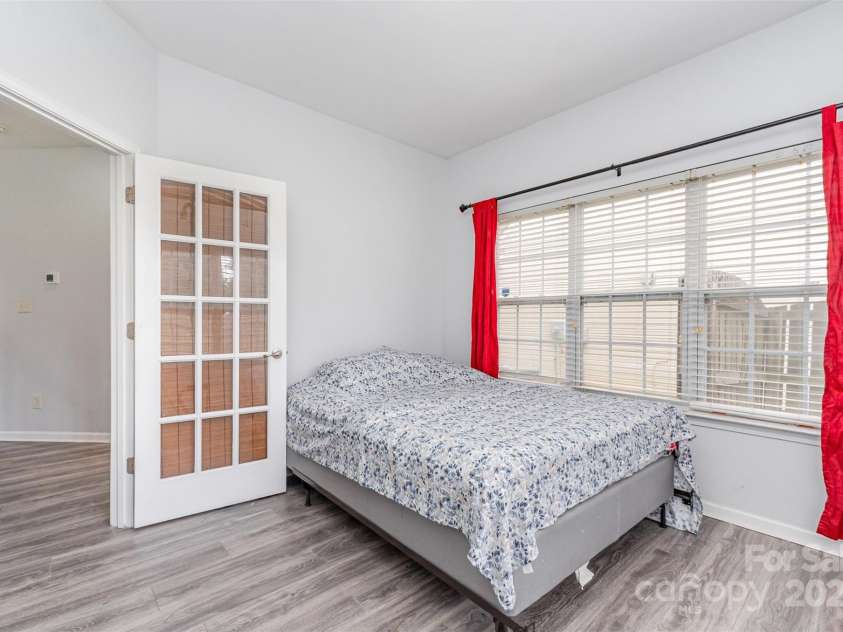 2823 Oakdale Pasture Drive, Charlotte, NC 28216.  MLS# CAR4303288, YatesRealty ID 1518. 