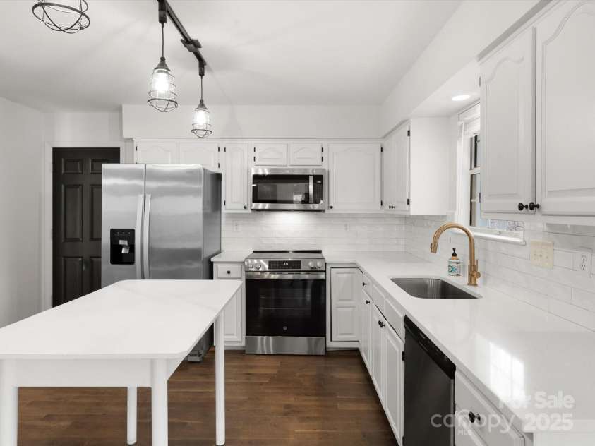 14723 Sapphire Lane, Pineville, NC 28134.  MLS# CAR4228552, YatesRealty ID 15180. 