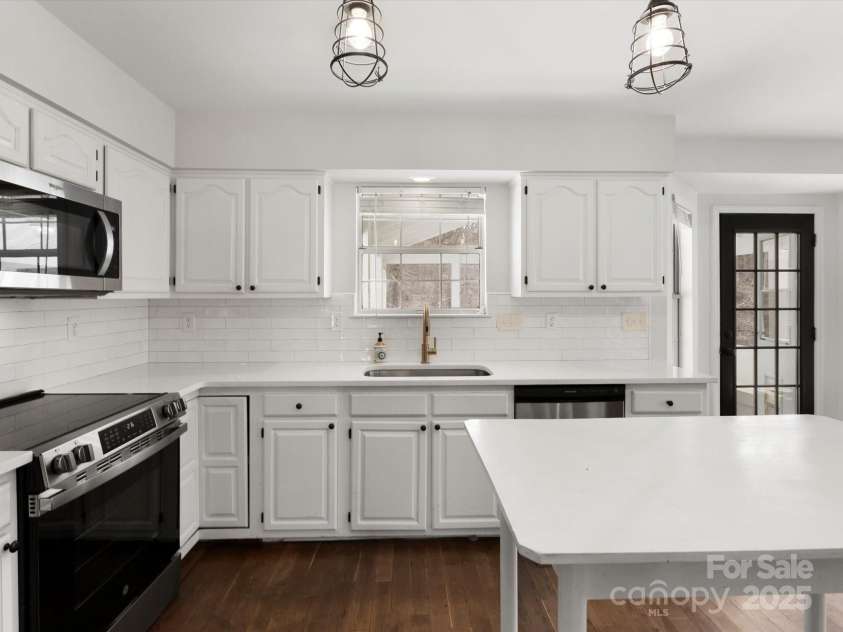 14723 Sapphire Lane, Pineville, NC 28134.  MLS# CAR4228552, YatesRealty ID 15180. 