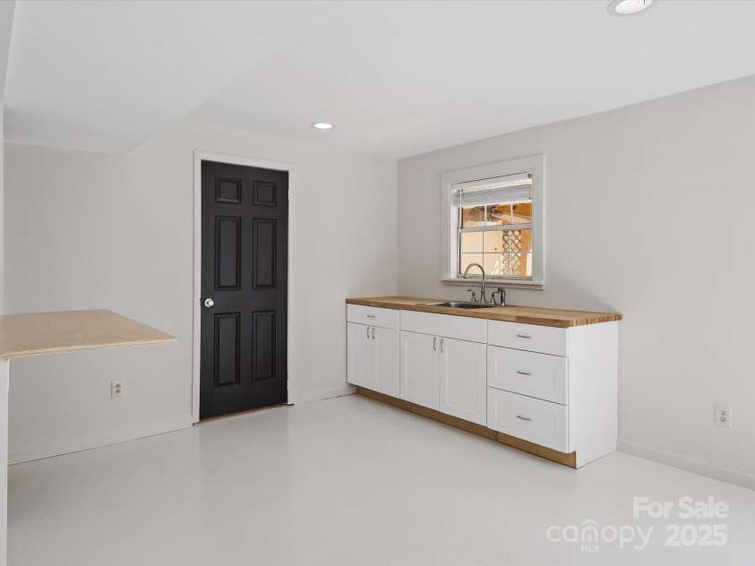 14723 Sapphire Lane, Pineville, NC 28134.  MLS# CAR4228552, YatesRealty ID 15180. Sink/bar/kitchen area