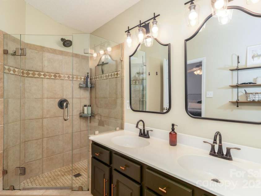 10419 Chelsea Bay Drive, Charlotte, NC 28278.  MLS# CAR4261009, YatesRealty ID 15181. 