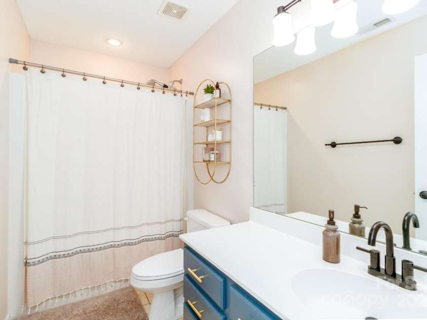 10419 Chelsea Bay Drive, Charlotte, NC 28278.  MLS# CAR4261009, YatesRealty ID 15181. 