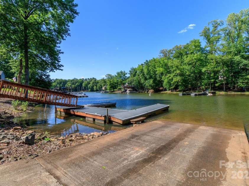 10419 Chelsea Bay Drive, Charlotte, NC 28278.  MLS# CAR4261009, YatesRealty ID 15181. 