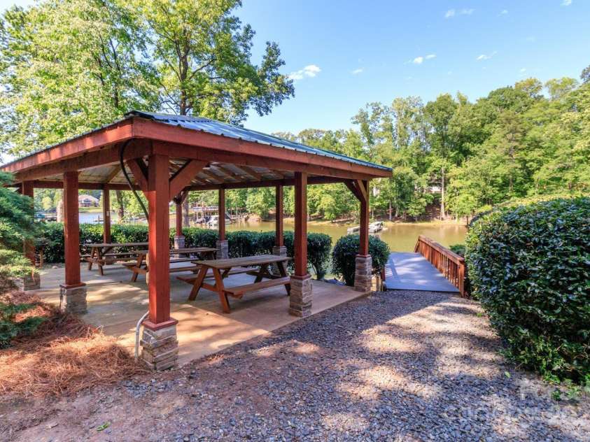 10419 Chelsea Bay Drive, Charlotte, NC 28278.  MLS# CAR4261009, YatesRealty ID 15181. 