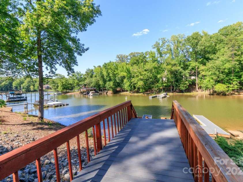 10419 Chelsea Bay Drive, Charlotte, NC 28278.  MLS# CAR4261009, YatesRealty ID 15181. 