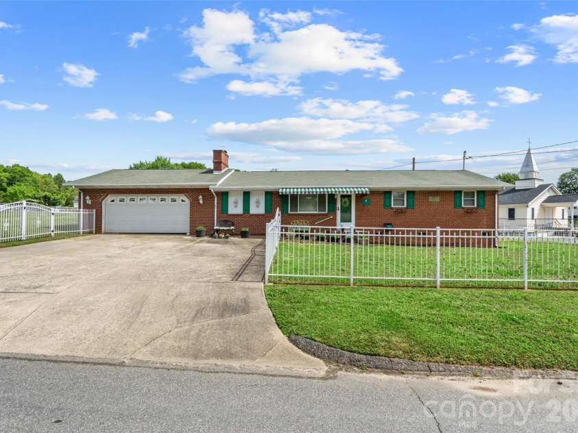 202 Reese Street, Gastonia, NC 28056.  MLS# CAR4367633, YatesRealty ID 15181. 
