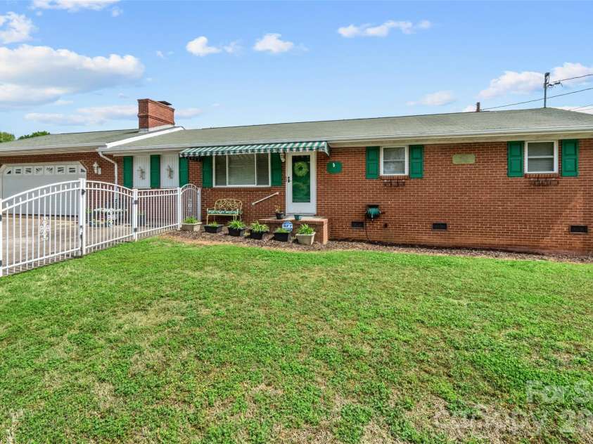 202 Reese Street, Gastonia, NC 28056.  MLS# CAR4367633, YatesRealty ID 15181. 