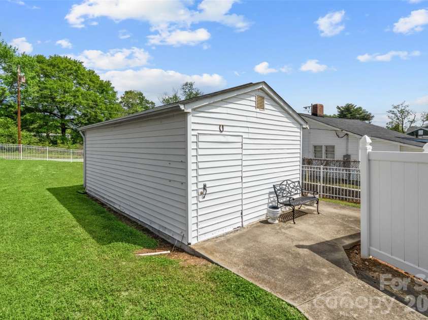 202 Reese Street, Gastonia, NC 28056.  MLS# CAR4367633, YatesRealty ID 15181. 