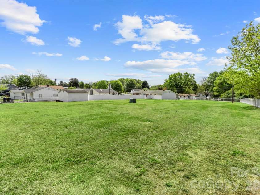 202 Reese Street, Gastonia, NC 28056.  MLS# CAR4367633, YatesRealty ID 15181. 